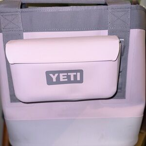 YETI Camino 20 Cherry blossom